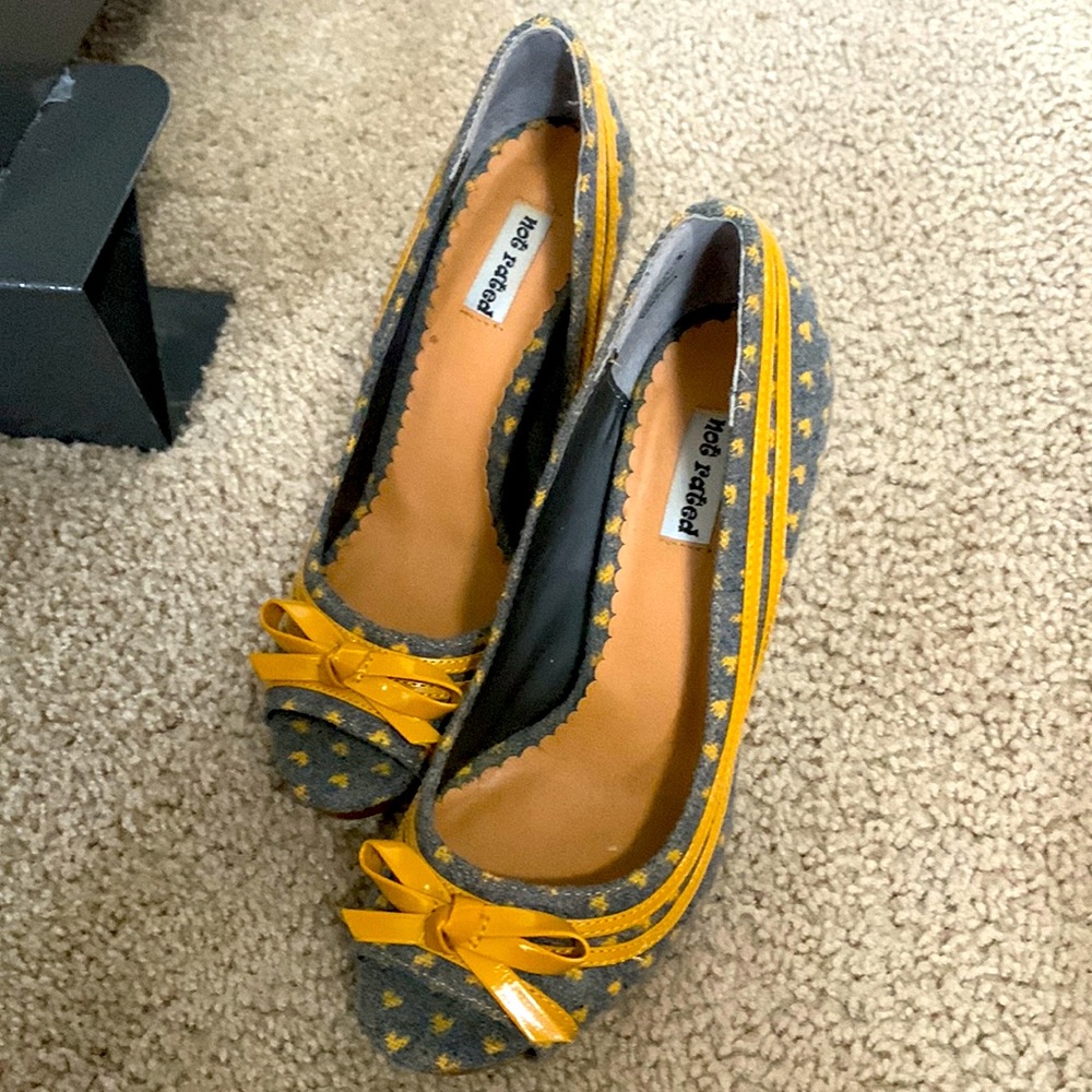 4” Heels gray and mustard yellow size 8